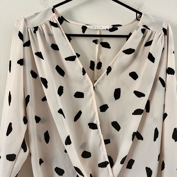 ASTR the Label Ivory Cream Black Spots Long Sleeve Surplice Bodysuit Small - Picture 3 of 16